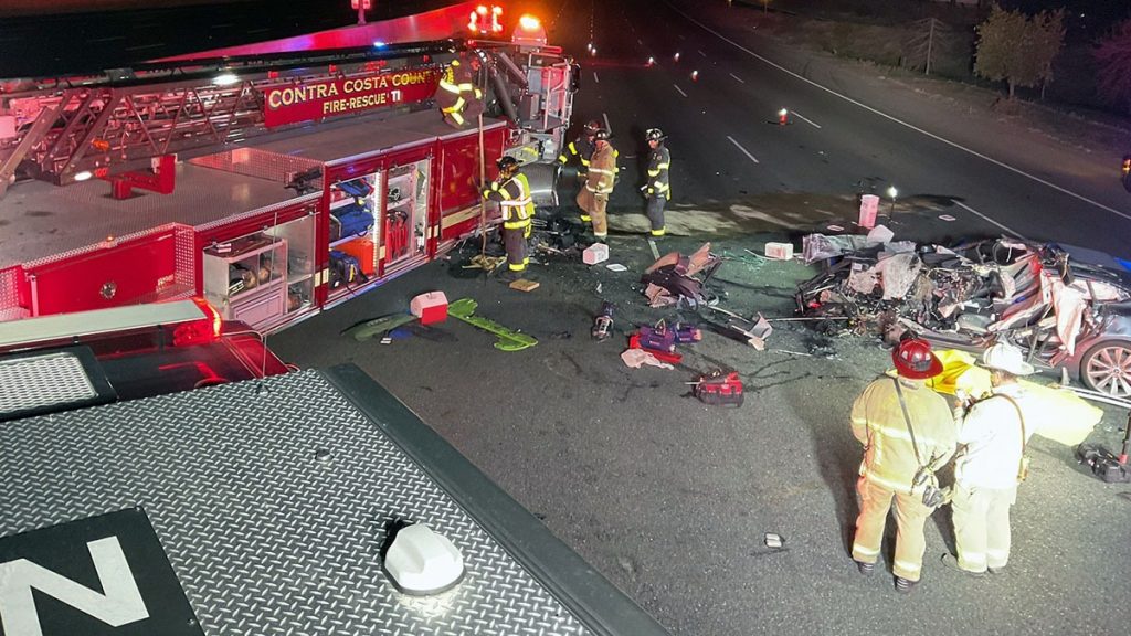 Active Autopilot investigation opened into fatal Tesla Model S fire truck crash