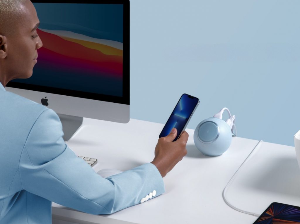 Anker 637 Magnetic Charging Station (MagGo) is now 36% off