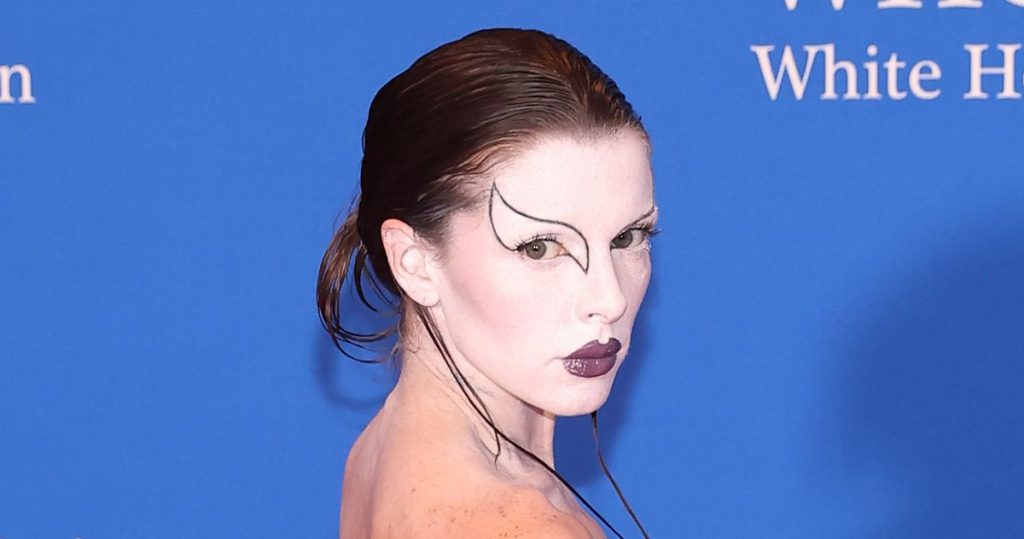 Julia Fox Is the Only Celeb Taking White House Correspondents Fashion Seriously