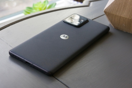 Motorola made one of the year’s best phones — but it’s not enough