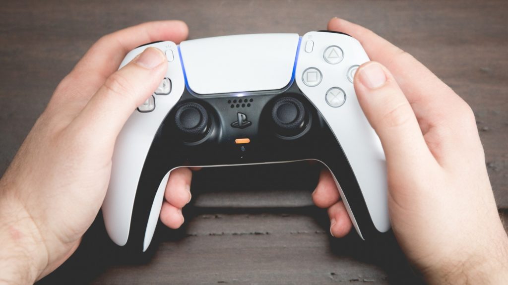 These Custom PS5 Plates Are A Neon Throwback To Your Favorite ’90s Consoles