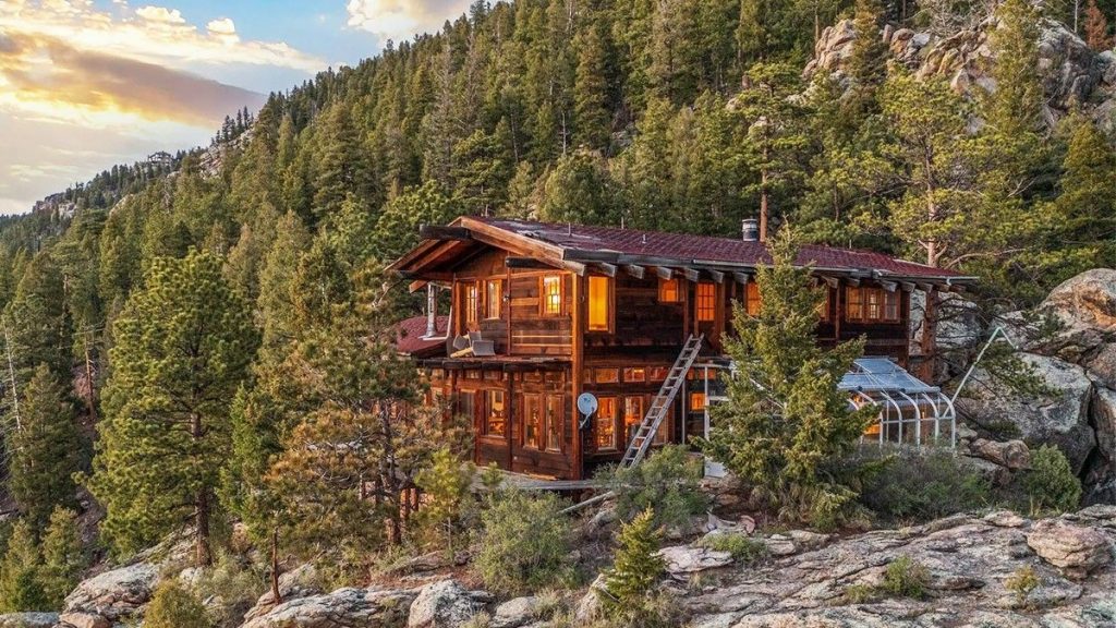 Mountaintop Home in Colorado Offers Million-Dollar Views for Under $1M