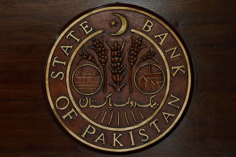 Pakistan cenbank raises key policy rate to 22%