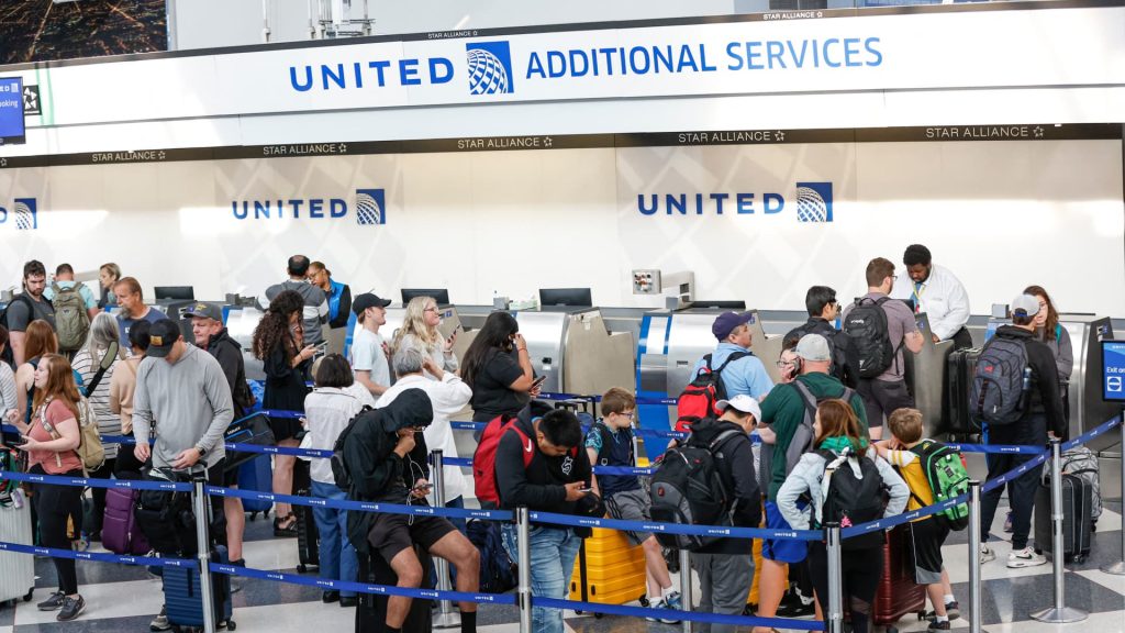 Flight disruptions continue on peak July Fourth travel day, with United faring the worst