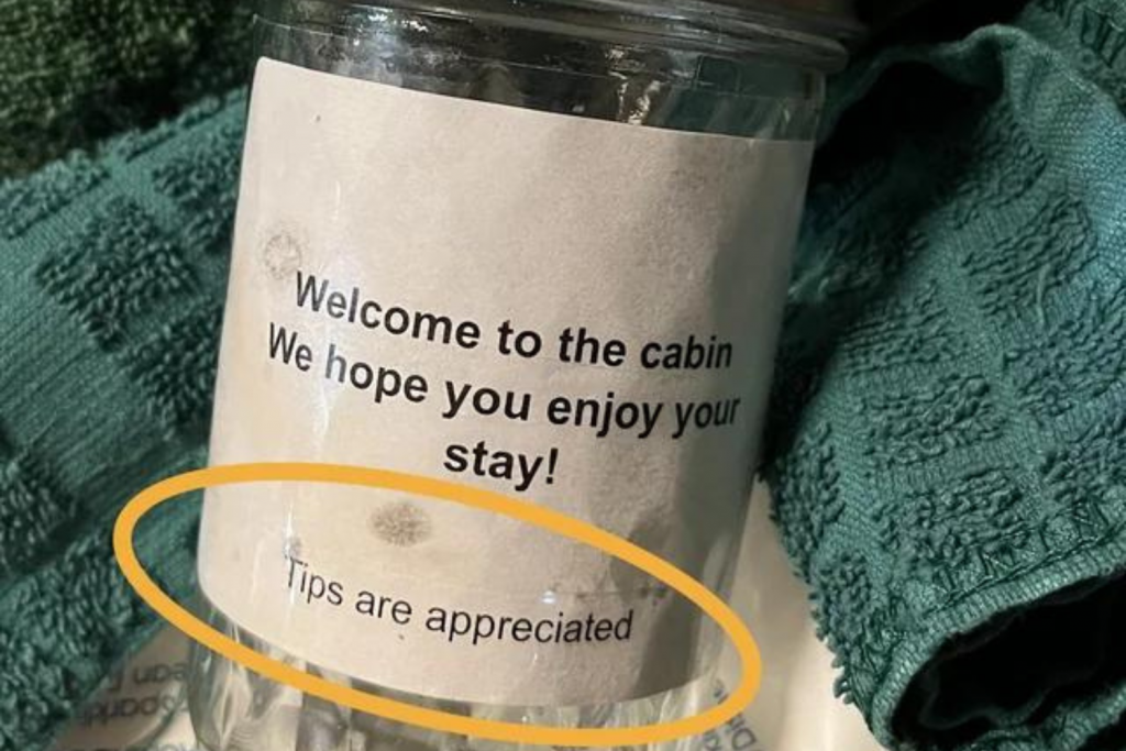 Family Furious After Being Asked To Tip at Vacation Rental: ‘Excessive’