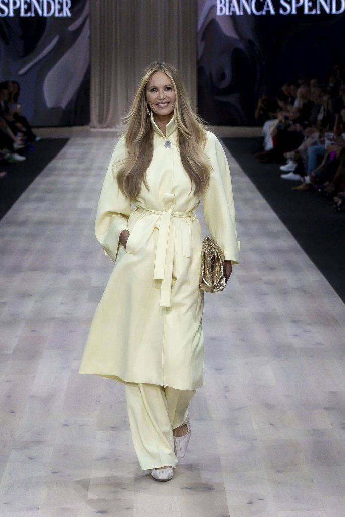 Elle Macpherson returns to the runway in Australia after 14-year hiatus